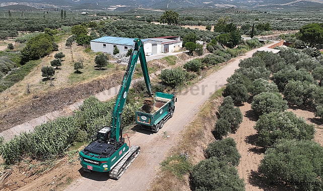 Akhisar'da sel baskınlarına neden olan derede temizlik başladı
