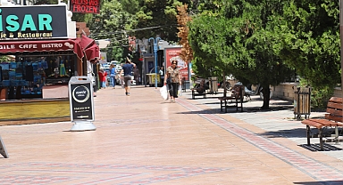 Akhisar'ın en gözde caddesi canlanıyor