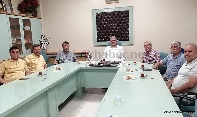 Akhisar Kaymakamı Murat Kütük, Akhisar Esnaf Kefalet Kooperatifini ziyaret etti