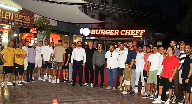 Akhisarspor futbolcuları Burger Cheff'de akşam yemeğinde buluştu