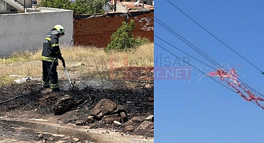 Elektrik tellerine takılan uçurtma yangın çıkardı