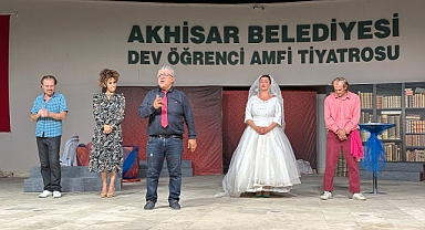 Komiği Düşünüldü oyunu Akhisar'da sahnelendi