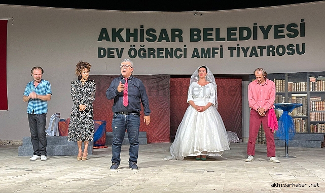 Komiği Düşünüldü oyunu Akhisar'da sahnelendi