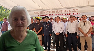 Şehit Yüzbaşı Necdi Şentürk'ün annesi son yolculuğuna uğurlandı