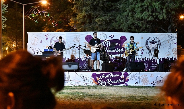 Akhisar Belediyesi, Açık Hava Yaz Konserleriyle Sanat Dolu Anlar Sunuyor