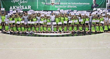 Akhisar Belediyesi'nin Yaz Spor Okullarından Binlerce Genç Faydalandı