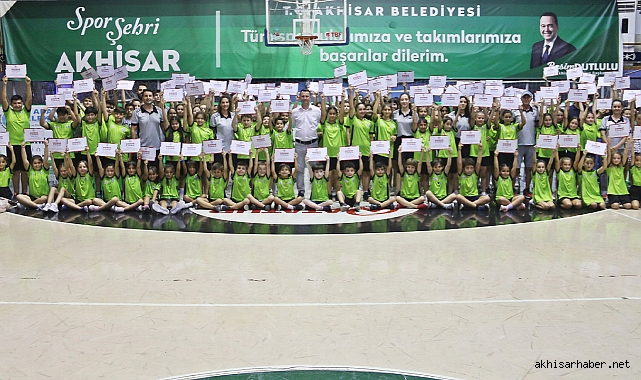 Akhisar Belediyesi'nin Yaz Spor Okullarından Binlerce Genç Faydalandı