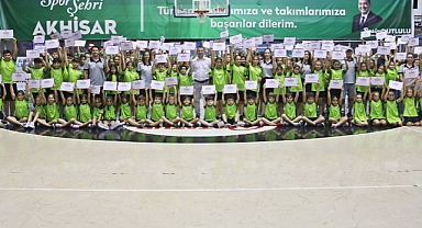 Akhisar Belediyespor Yaz Spor Okulları Sporcularını Onurlandırdı!
