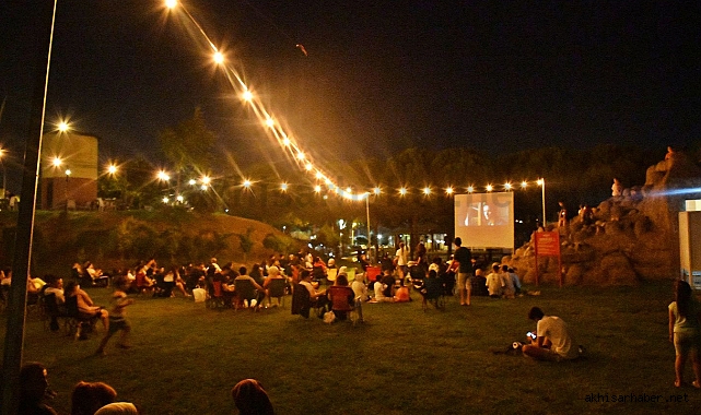 Akhisar'da Açık Hava Sinema keyfi devam ediyor