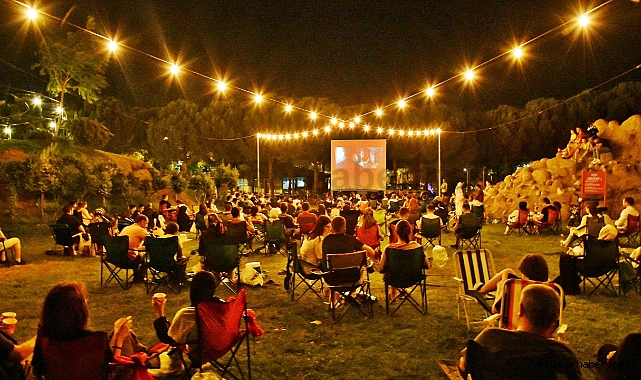 Akhisar'da Açık Hava Sinema Keyfi Devam Ediyor