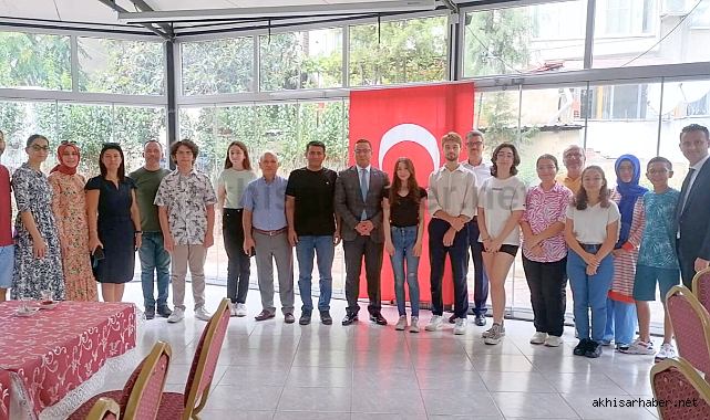 Akhisar'da YKS ve LGS Başarıları Ödüllendirildi: İşte Gurur Tablosu