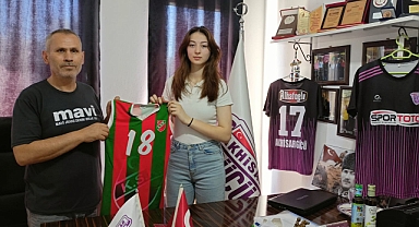 Akhisargücü Kadın Voleyboldan Karşıyaka'ya Transfer