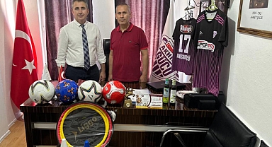 Akhisarlı akademisyenden, Akhisargücü Spor Kulübüne malzeme desteği