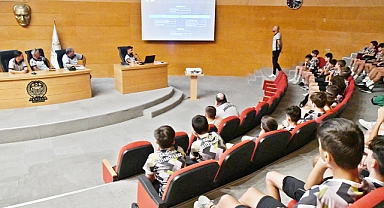 Akhisarlı genç futbolculara futbol analiz eğitimi verildi