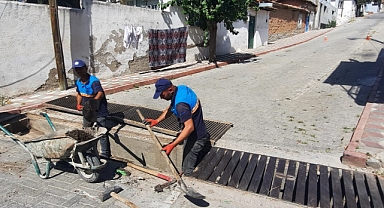 Hacıishak ve İnönü Mahallelerinin Yağmur Suyu Izgaraları Temizleniyor
