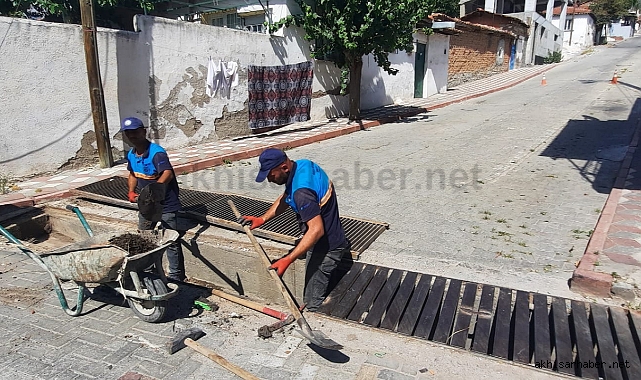Hacıishak ve İnönü Mahallelerinin Yağmur Suyu Izgaraları Temizleniyor