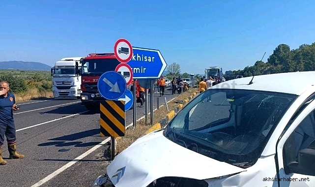 İlyaslar kavşağında feci kaza! 3'ü yabancı uyruklu 4 kişi yaralandı