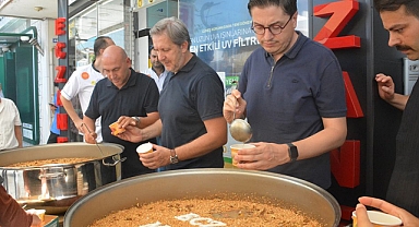 Mehmet Eczanesi'nden aşure etkinliği