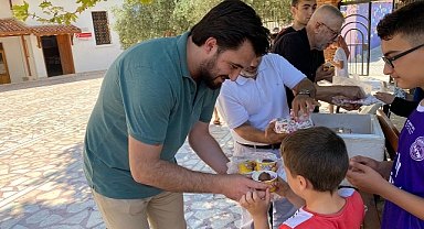 Sıcaktan bunalan öğrencilere dondurma ikramı