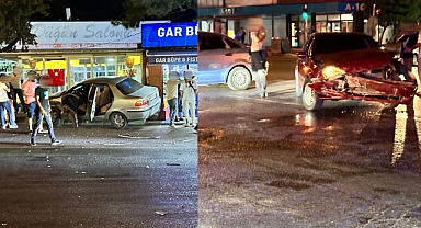 Tütün otel kavşağında maddi hasarlı kaza meydana geldi
