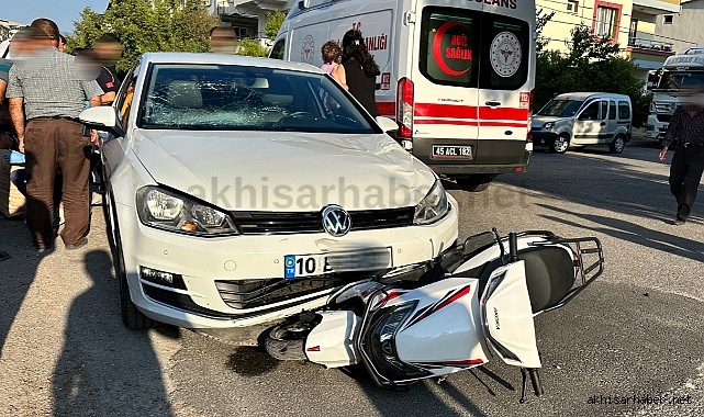Ulucami Mahallesinde otomobil ile elektrikli bisiklet çarpıştı! 2 Yaralı