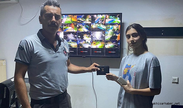 Unutulan Eşyalar Büyükşehir Ekiplerinin Dikkatiyle Sahiplerini Buldu