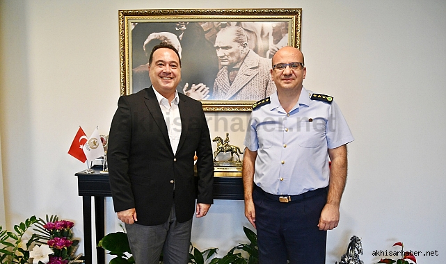 Akhisar Belediye Başkanı Besim Dutlulu, Garnizon Komutanını ağırladı