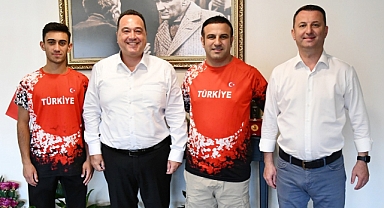 Akhisar Belediye Başkanı Besim Dutlulu, Milli Atlet Hasan Uzun'u konuk etti