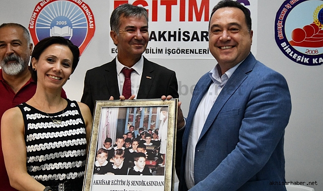 Akhisar Belediye Başkanı Dutlulu, Eğitim-İş Sendikası'na Ziyarette Bulundu