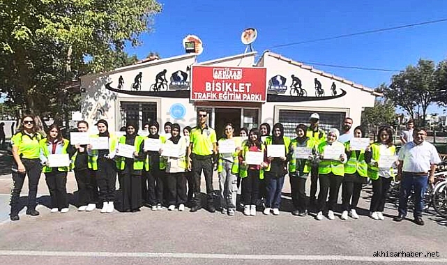 Akhisar Belediyesi Bisiklet Trafik Eğitim Parkı Öğrencileri Ağırladı