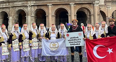 Akhisar Belediyesi Halk Oyunları Ekibi İtalya'da festivale katıldı