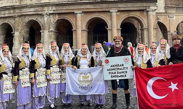 Akhisar Belediyesi Halk Oyunları Ekibi İtalya'da festivale katıldı