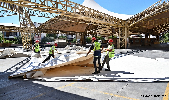 Akhisar Cuma Pazarı Çatısının Onarımı Başladı