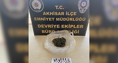 Akhisar'da asayiş ekipleri şüpheli 2 şahısta esrar yakaladı