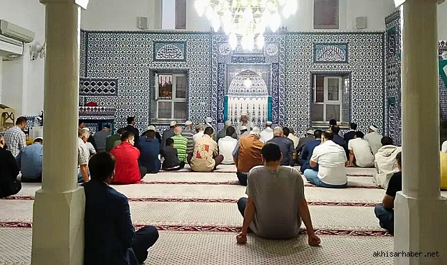 Akhisar'da Gençler ve Aileler Sabah Namazında Buluştu
