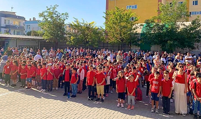 Akhisar'da ilk ders zili çaldı!