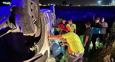 Akhisar'da işçi taşıyan servis aracı kaza yaptı 11 kişi yaralandı