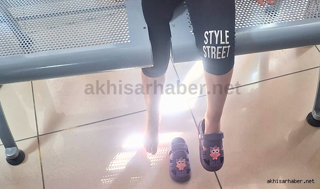 Akhisar'da PTT Binasında Sıkışan Çocuk Kurtarıldı