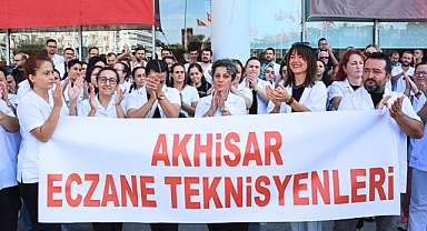 Akhisar'daki Eczane Teknisyenleri, Çalışma Saatleri Değişikliğine Karşı Tepkili
