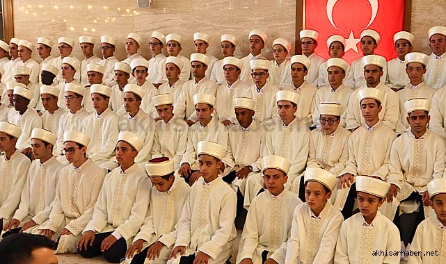 Akhisar'ın Genç Hafızları İcazetlerini Aldı
