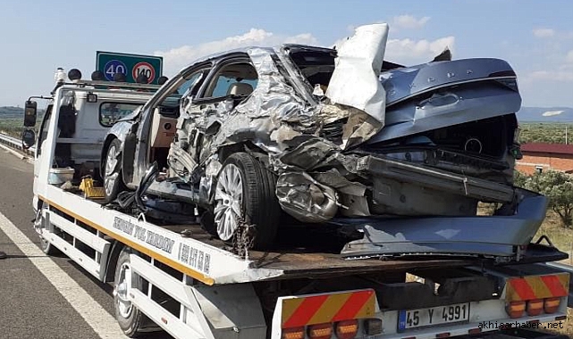 Akhisar otoban gişelerinde feci kaza 5 yaralı