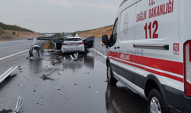 Akhisar otobanda kaza 3 kişi yaralandı