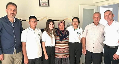 Akhisarlı Öğrencilerden Büyük Vefa Örneği
