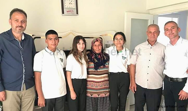 Akhisarlı Öğrencilerden Büyük Vefa Örneği