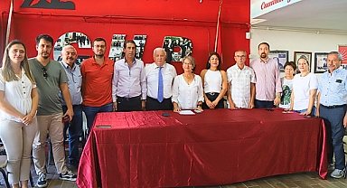 CHP Akhisar yeni ilçe yönetimi ve görevleri tanıtıldı