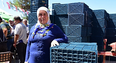 Gördesli çiftçiye 9000 Meyve Kasası Dağıtıldı