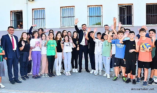İl Milli Eğitim Müdürü Uğurelli, Akhisar Okullarını Ziyaret Etti