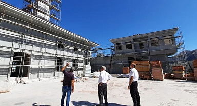 İlçe Müftüsü ve Şube Müdürü Okul Bölgesindeki Külliye İnşaatını İnceledi