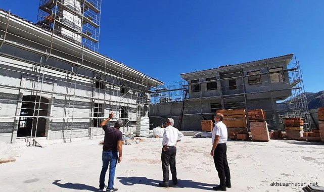 İlçe Müftüsü ve Şube Müdürü Okul Bölgesindeki Külliye İnşaatını İnceledi
