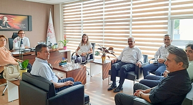 Kurum müdürlerinden Akhisar İlçe Sağlık Müdürüne hayırlı olsun ziyareti